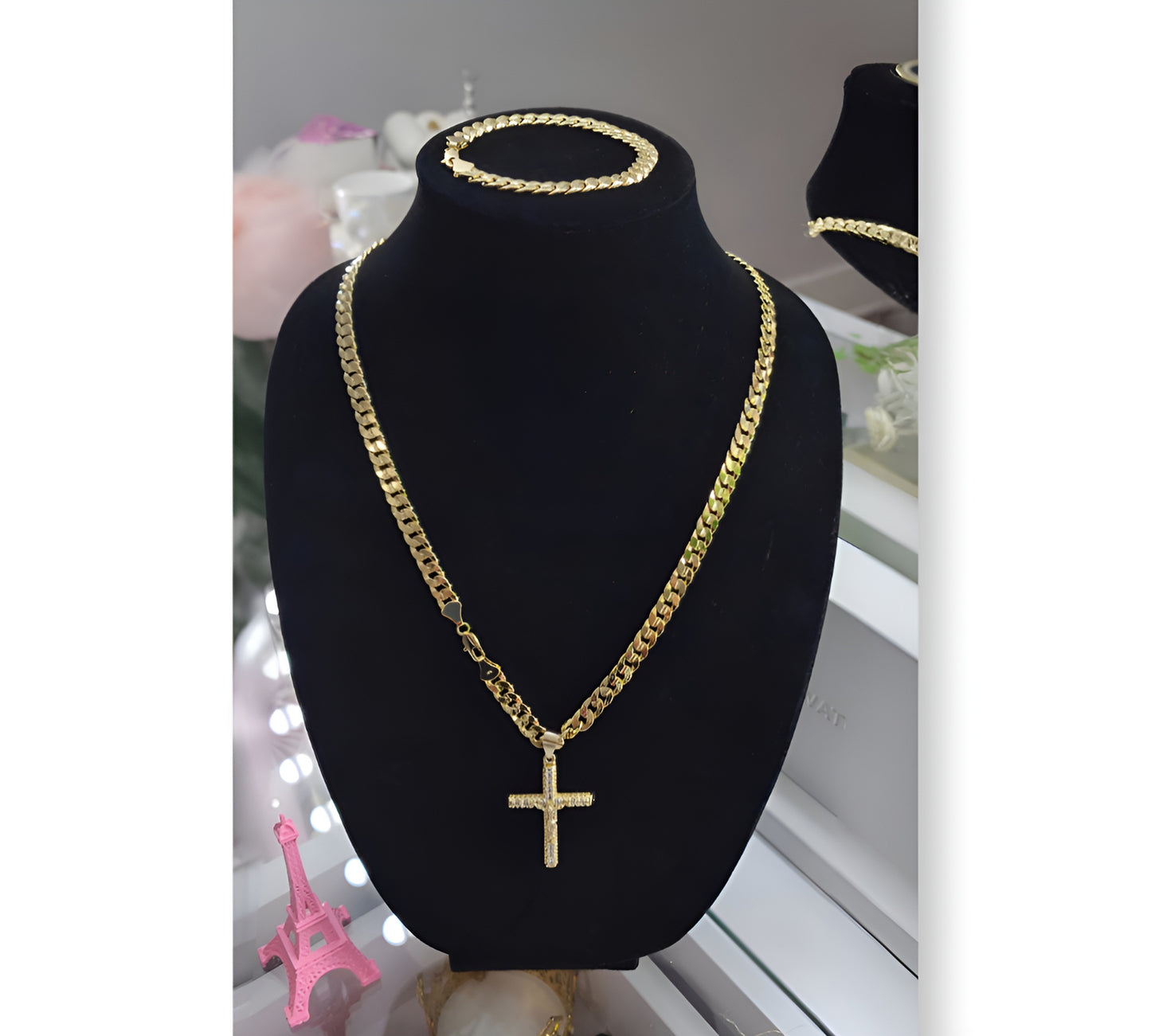 Conjunto Unisex de Cadena y Pulsera Cubana Cóncava Laminadas en Oro de 14K con Dije de Cristo - Accesorios de Estilo y Espiritualidad